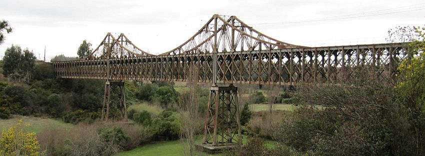 puente ferroviario sobre el Río Quillén